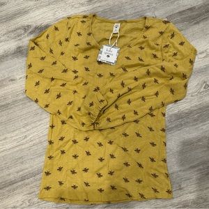 NWT Kate Quinn women’s puff sleeve bee top